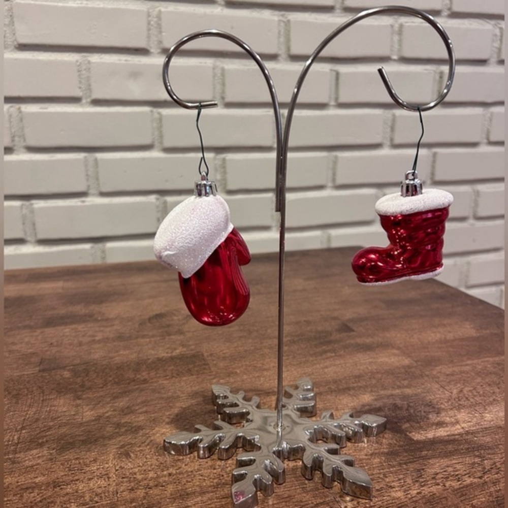 Snowflake ornament display stand